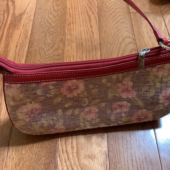 Kate Spade 💕Small but very Cute & Clean - Picture 2 of 2